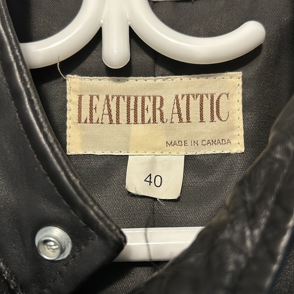 Vintage ladies leather jacket from the 80’s - Picture 2 of 15